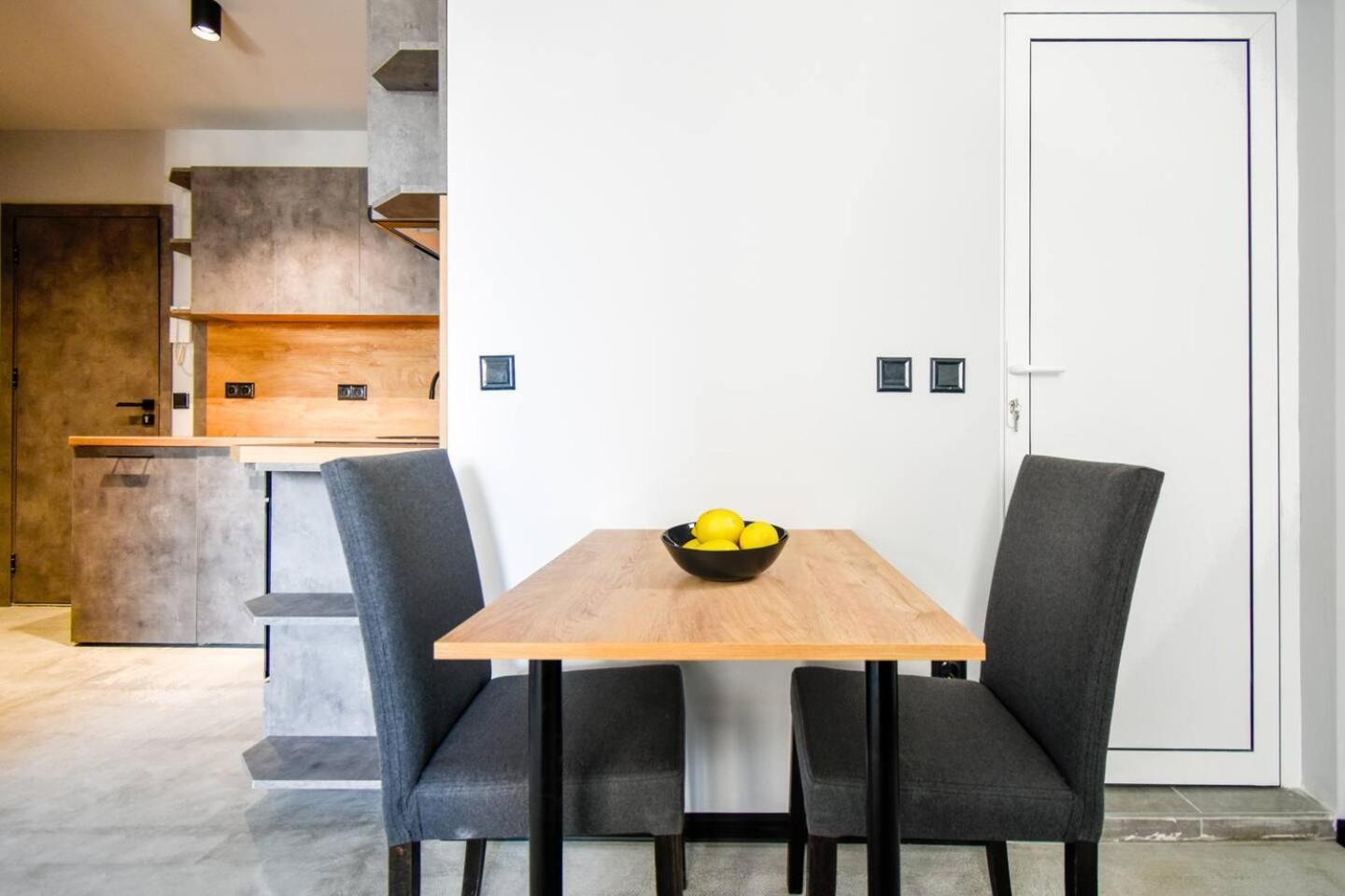 6 Studios 6 Bathrooms 2 Levels Kitchens Софія Екстер'єр фото